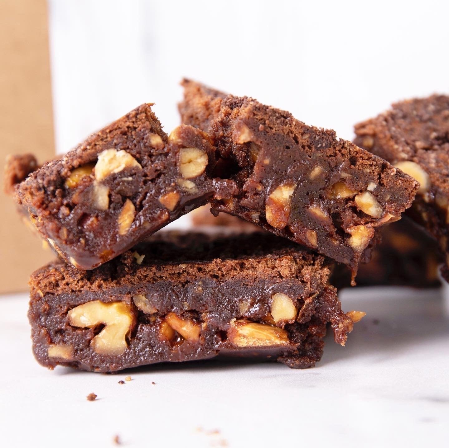 Brownies with roasted and caramelized nuts