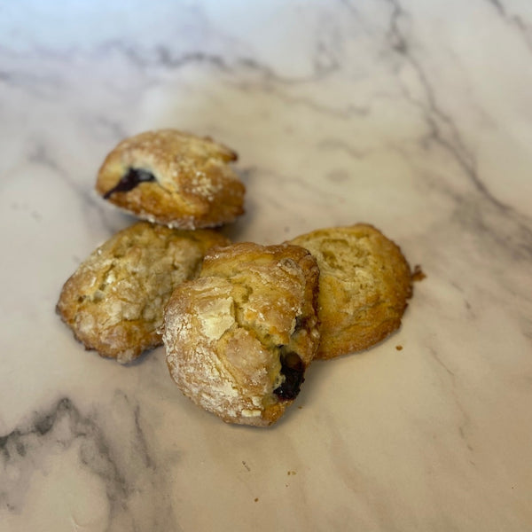 Box of 4 Scones: 2 classic and 2 Berry Scones