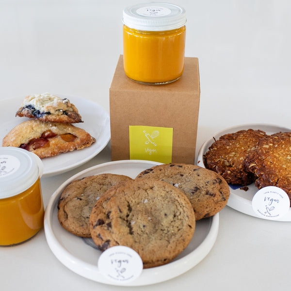Our delicious vegan box with cookies, scones and dulce! Evrything vegan and delicious